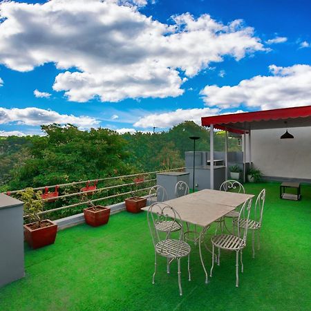 Divine Inn Couple Friendly Hotel Near Sector 51 Metro Station Нойда Экстерьер фото