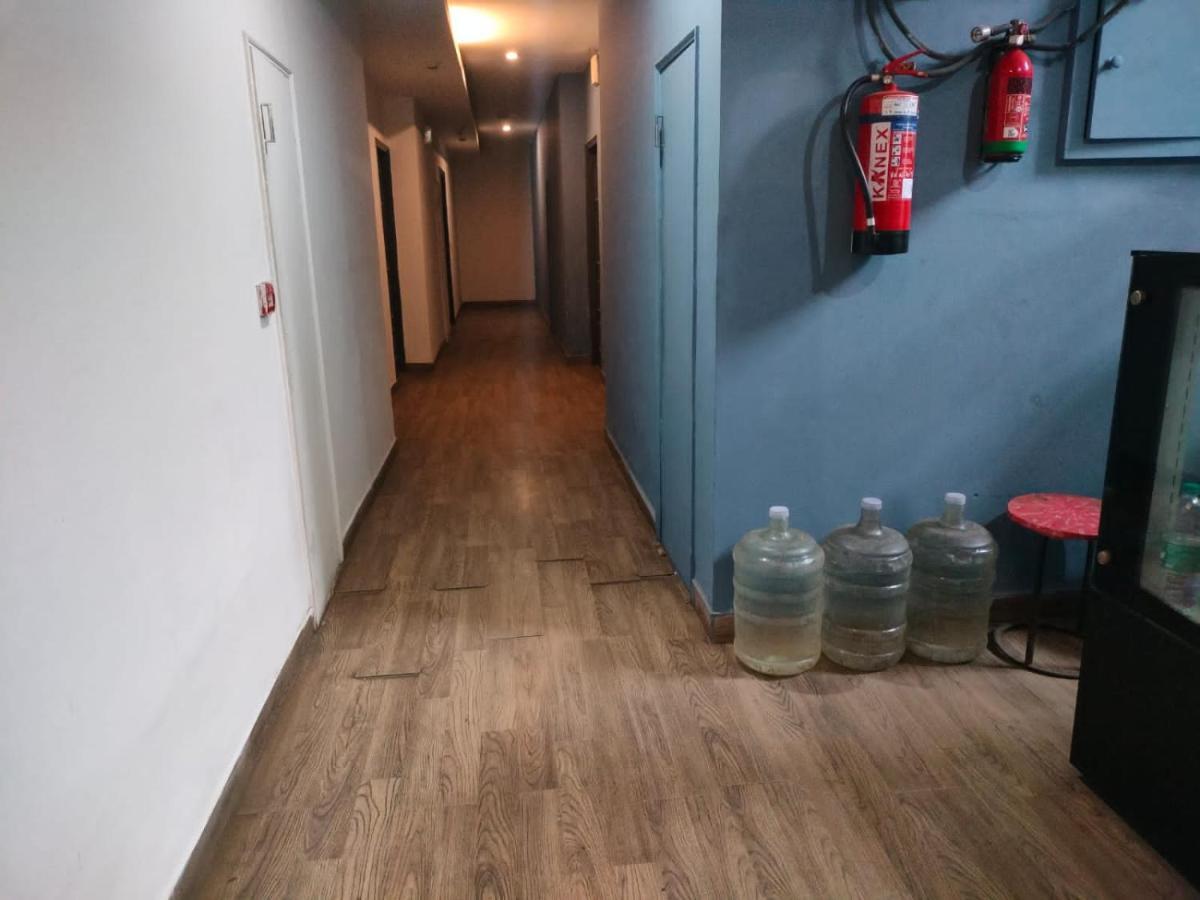 Divine Inn Couple Friendly Hotel Near Sector 51 Metro Station Нойда Экстерьер фото