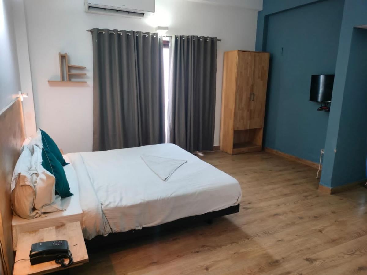 Divine Inn Couple Friendly Hotel Near Sector 51 Metro Station Нойда Экстерьер фото