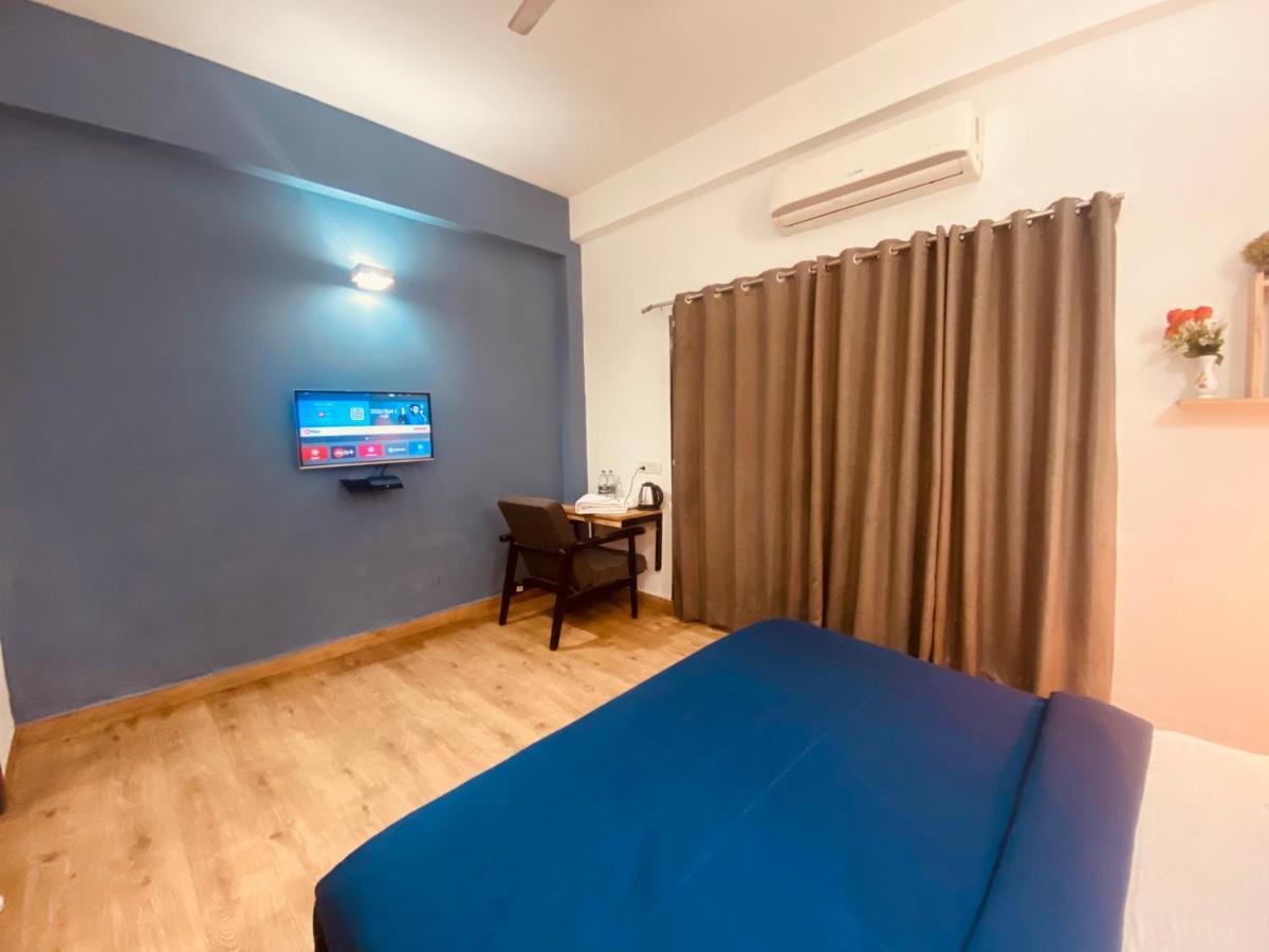 Divine Inn Couple Friendly Hotel Near Sector 51 Metro Station Нойда Экстерьер фото