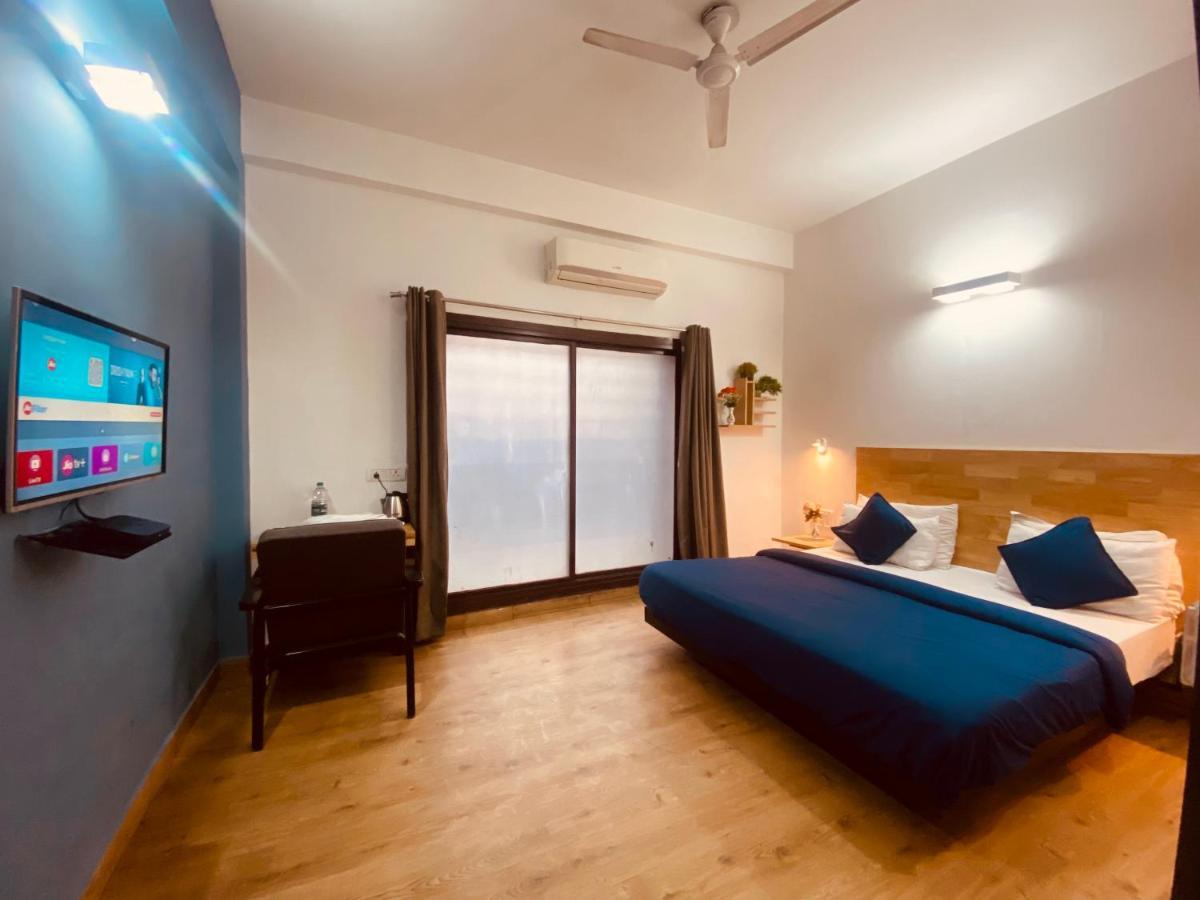 Divine Inn Couple Friendly Hotel Near Sector 51 Metro Station Нойда Экстерьер фото