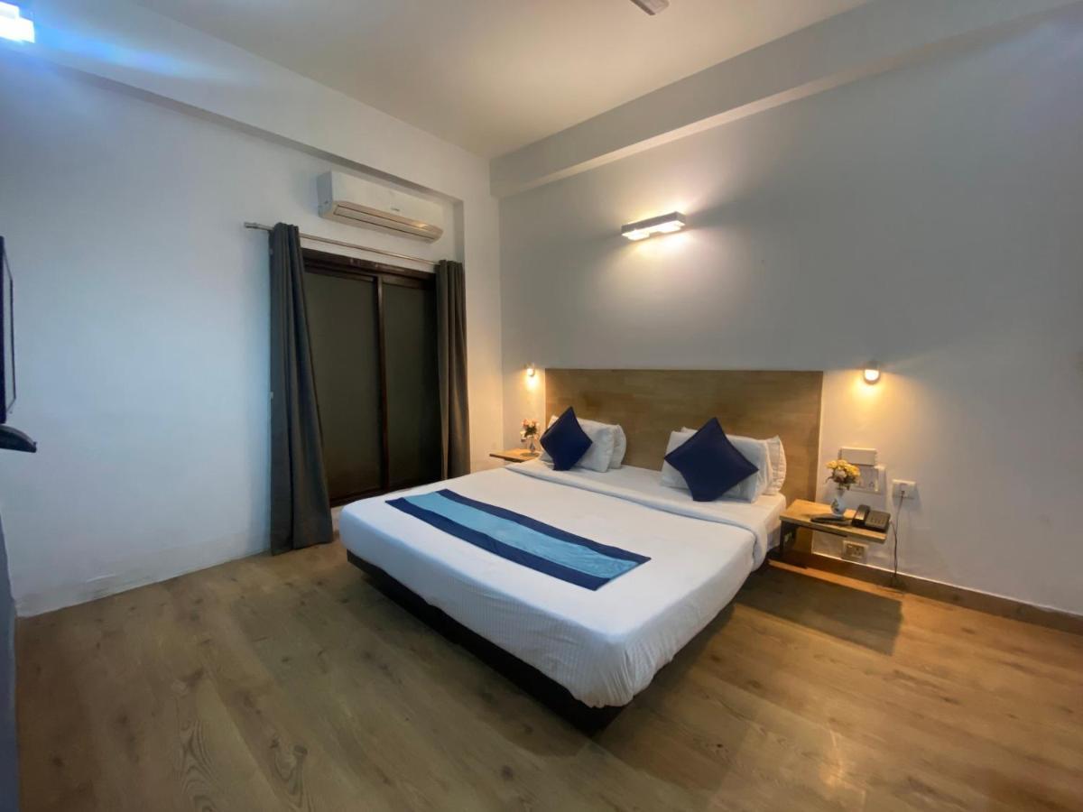 Divine Inn Couple Friendly Hotel Near Sector 51 Metro Station Нойда Экстерьер фото