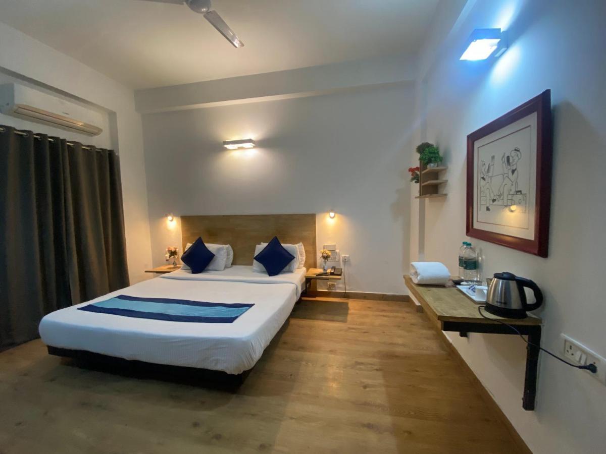 Divine Inn Couple Friendly Hotel Near Sector 51 Metro Station Нойда Экстерьер фото