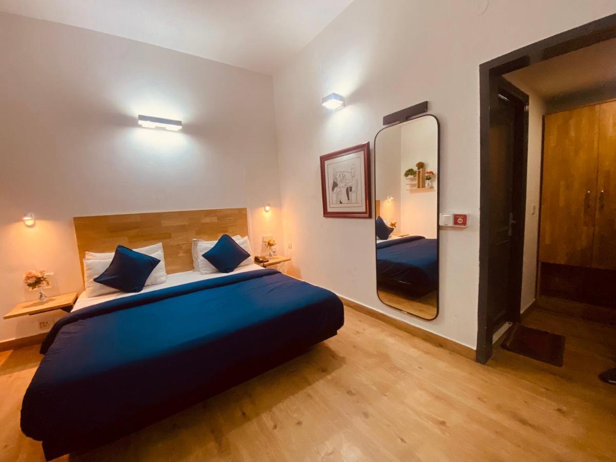 Divine Inn Couple Friendly Hotel Near Sector 51 Metro Station Нойда Экстерьер фото