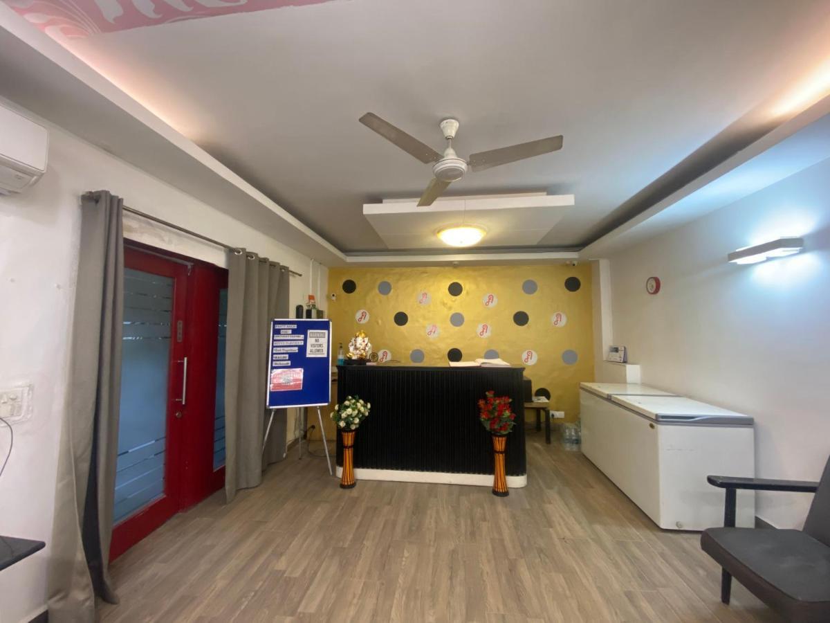 Divine Inn Couple Friendly Hotel Near Sector 51 Metro Station Нойда Экстерьер фото