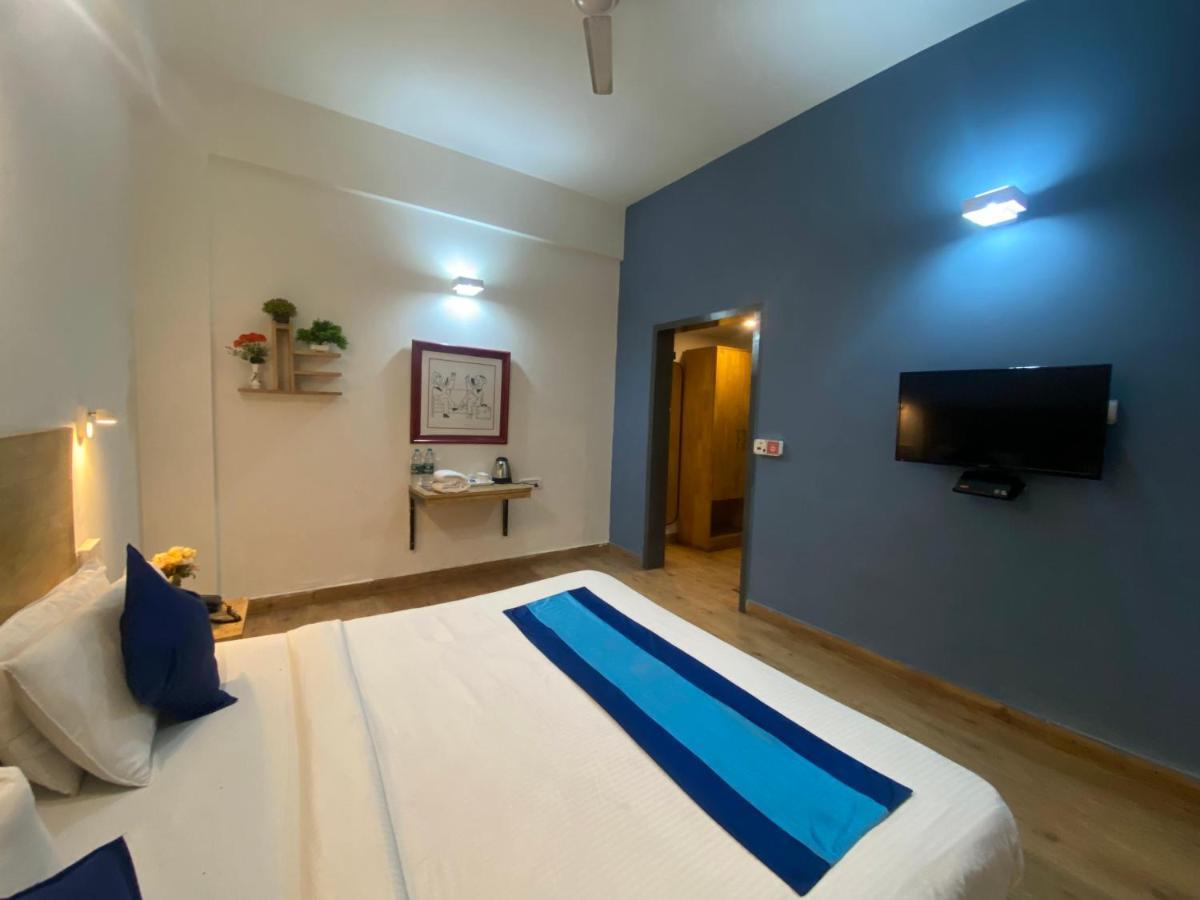 Divine Inn Couple Friendly Hotel Near Sector 51 Metro Station Нойда Экстерьер фото