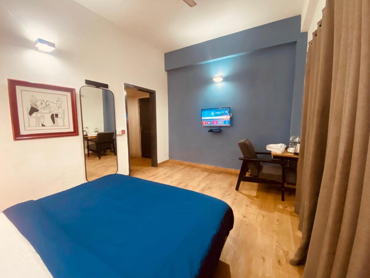 Divine Inn Couple Friendly Hotel Near Sector 51 Metro Station Нойда Экстерьер фото