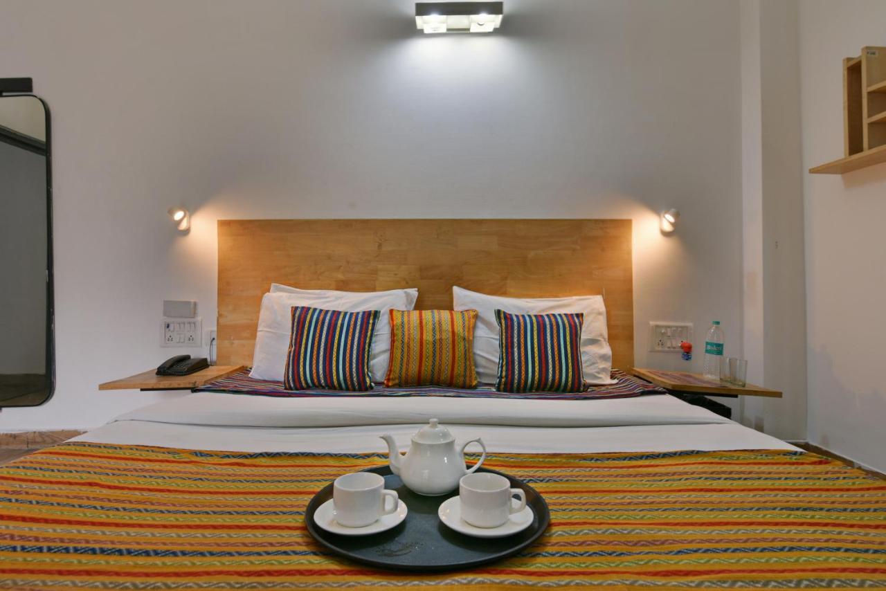 Divine Inn Couple Friendly Hotel Near Sector 51 Metro Station Нойда Экстерьер фото