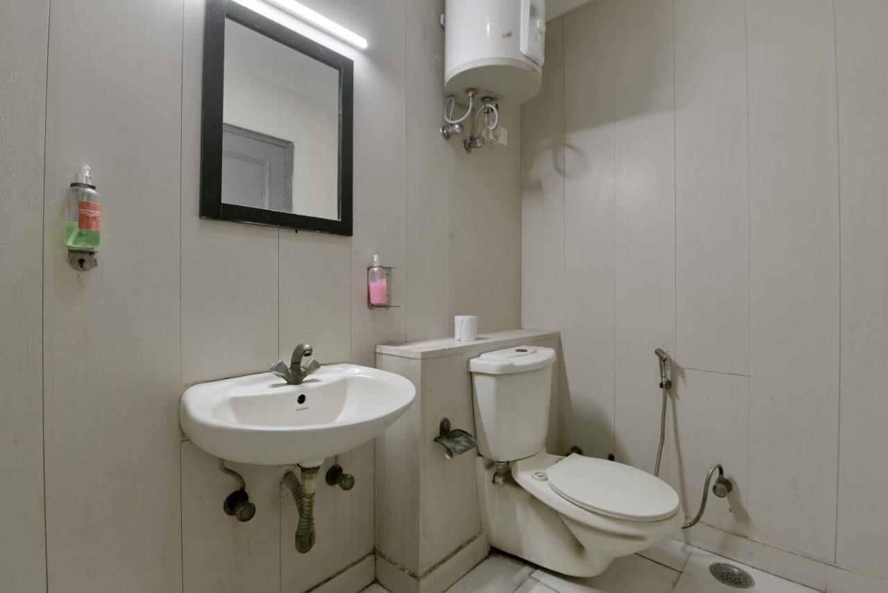 Divine Inn Couple Friendly Hotel Near Sector 51 Metro Station Нойда Экстерьер фото
