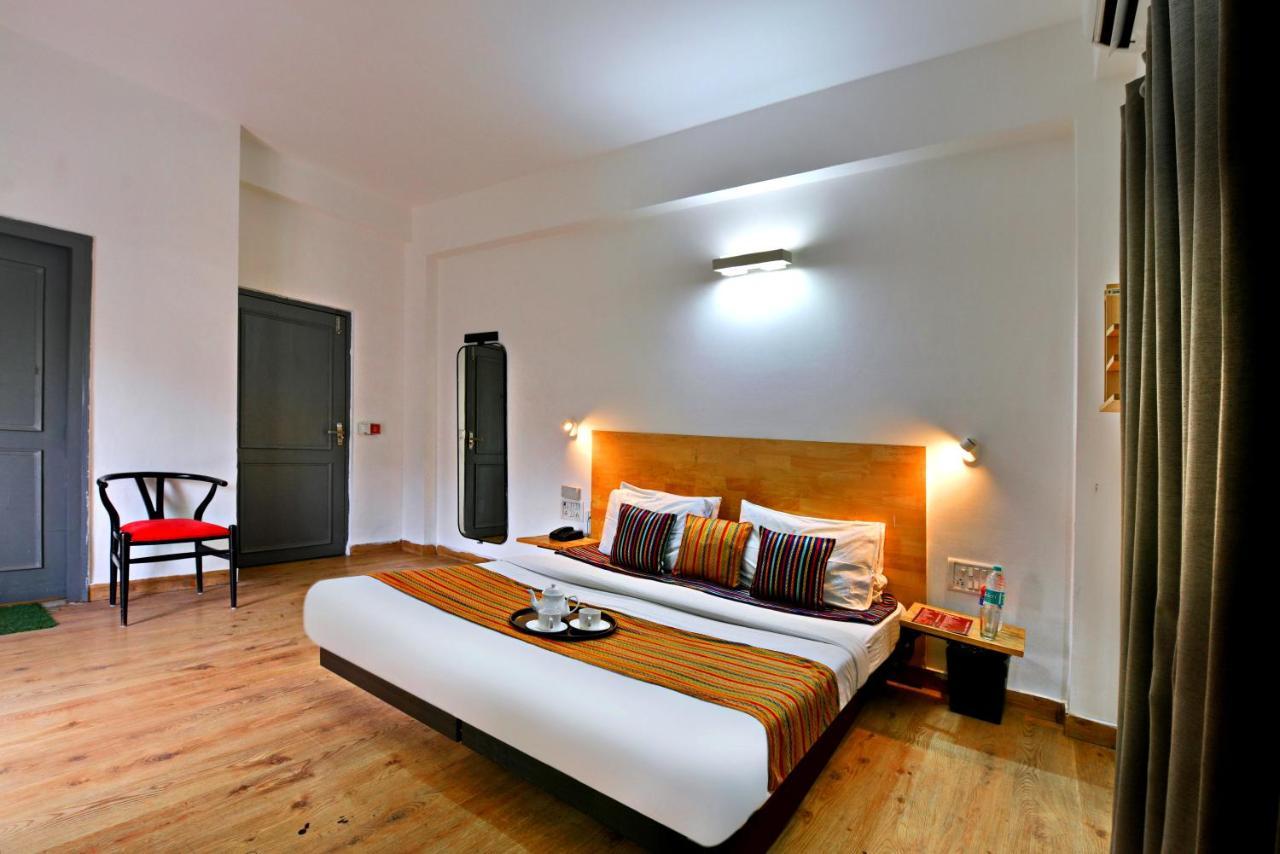 Divine Inn Couple Friendly Hotel Near Sector 51 Metro Station Нойда Экстерьер фото