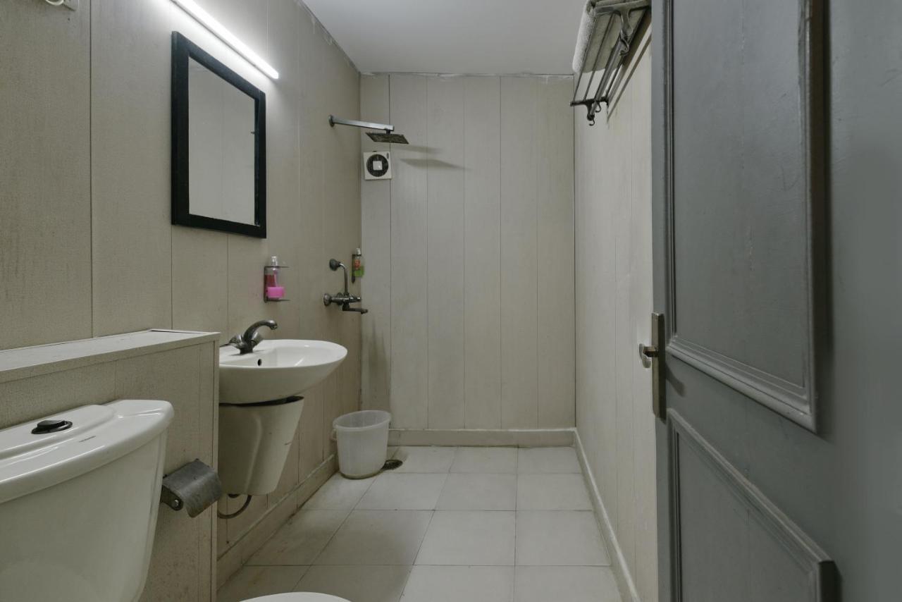 Divine Inn Couple Friendly Hotel Near Sector 51 Metro Station Нойда Экстерьер фото