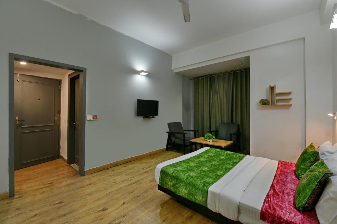 Divine Inn Couple Friendly Hotel Near Sector 51 Metro Station Нойда Экстерьер фото
