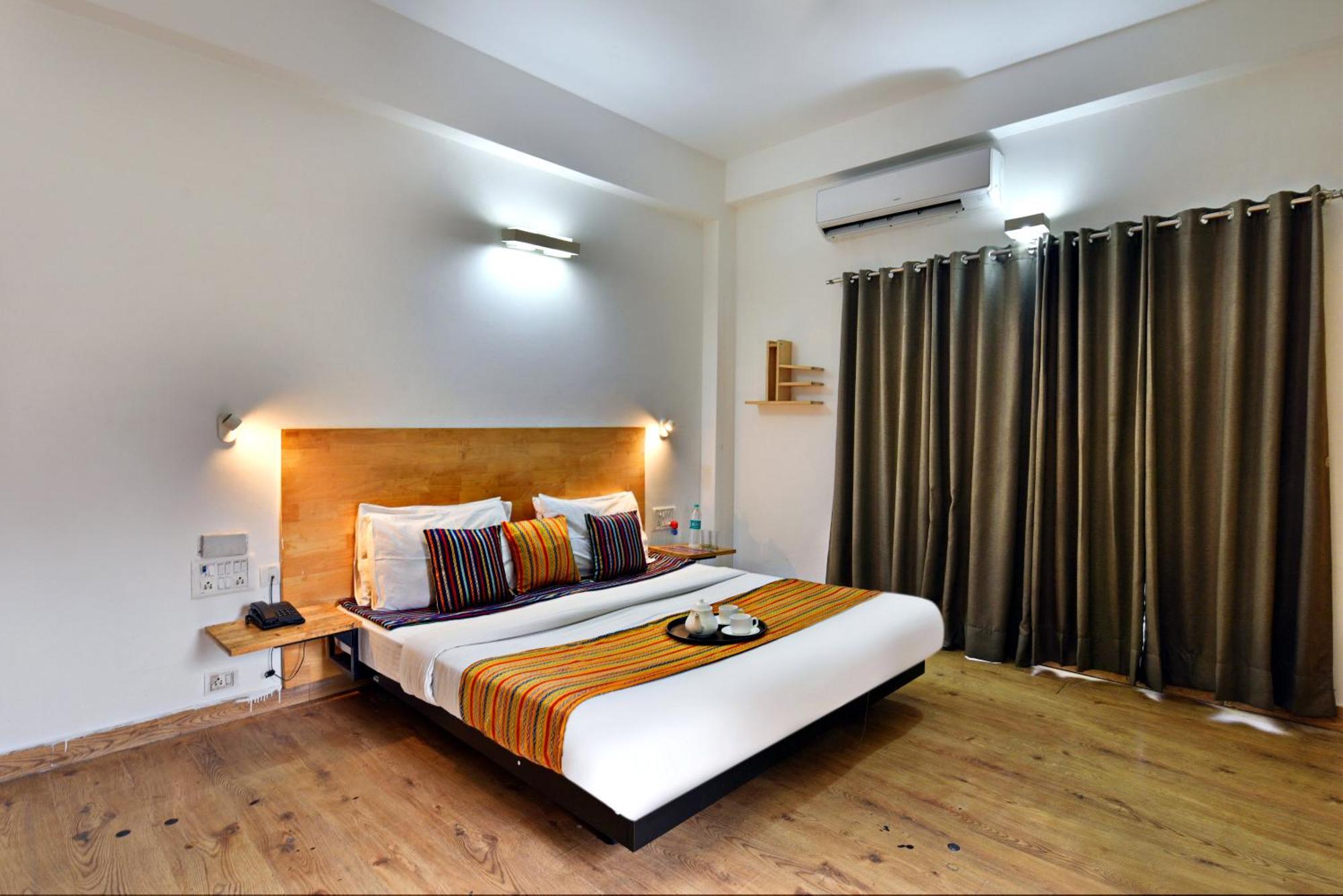 Divine Inn Couple Friendly Hotel Near Sector 51 Metro Station Нойда Экстерьер фото