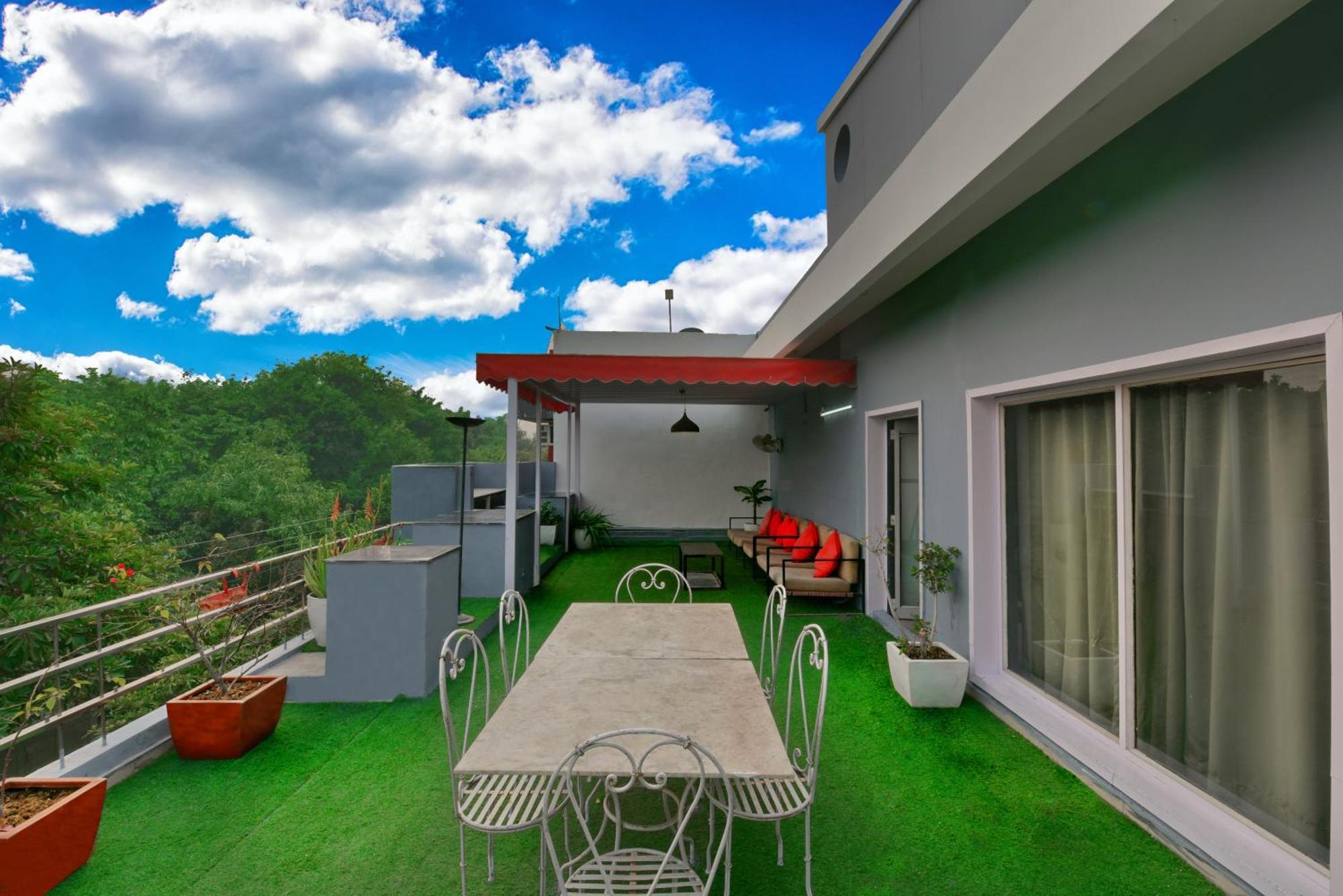 Divine Inn Couple Friendly Hotel Near Sector 51 Metro Station Нойда Экстерьер фото